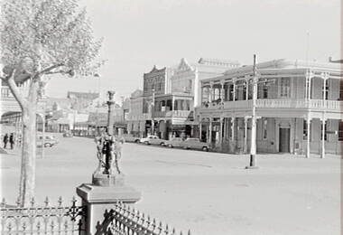 Negative - Mundy Street - Bendigo, Allan Doney, 1950 -1970