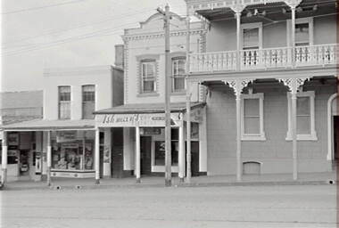 Negative - View Street Bendigo - Rifle Brigade Hotel Bendigo, Allan Doney, 1950 -1970
