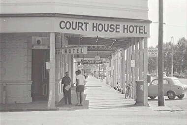 Negative - Court House Hotel Bendigo, Allan Doney, 1950 -1970