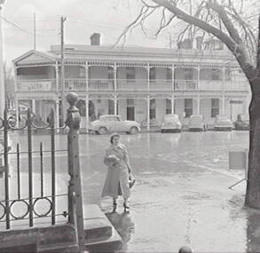 Negative - Metropolitan Hotel Bendigo, Allan Doney, 1950 -1970
