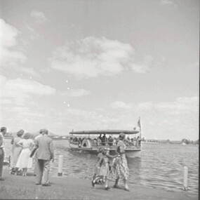 Negative - Paddle Boat - Echuca, Allan Doney, 1950 -1970