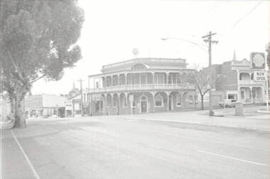 Negative - Rifle Brigade Hotel Bendigo, Allan Doney, 1950 -1970