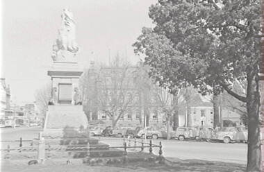 Negative - Gold Monument - Bendigo, Allan Doney, 1950 -1970
