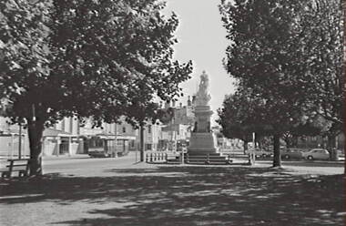 Negative - Gold Monument - Bendigo, Allan Doney, 1950 -1970