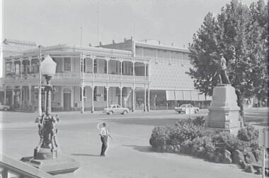 Negative - ANZ - Soldiers statue Bendigo - Myer, Allan Doney, 1950 -1970