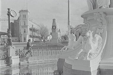 Negative - Alexandra Fountain Bendigo - Cenotaph - City Family Hotel, Allan Doney, 1950 -1970