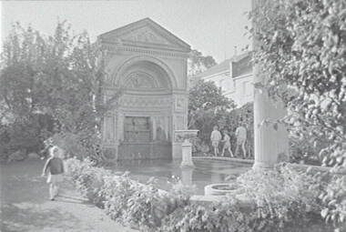 Negative - Fortuna Bendigo - Fountain - People, Allan Doney, 1950 -1970
