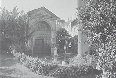 Negative - Fortuna Bendigo - Fountain - People, Allan Doney, 1950 -1970