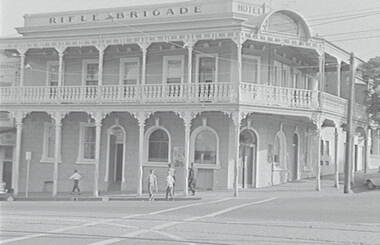 Negative - View Street Bendigo - Rifle Brigade Hotel Bendigo, Allan Doney, 1950 -1970