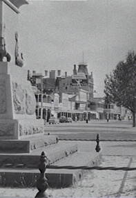 Negative - Bendigo Gold Monument, Allan Doney, 1950 -1970