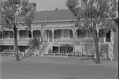 Negative - Short Street Bendigo - House, Allan Doney, 1950 -1970