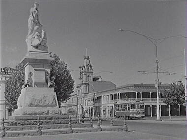 Negative - Bendigo Gold Monument, Allan Doney, 1950 -1970