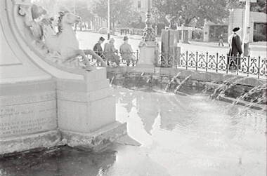Negative - Alexandra Fountain Bendigo - View Street Bendigo - Information Centre, Allan Doney, 1950 -1970