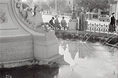 Negative - Alexandra Fountain Bendigo - View Street Bendigo - Information Centre, Allan Doney, 1950 -1970