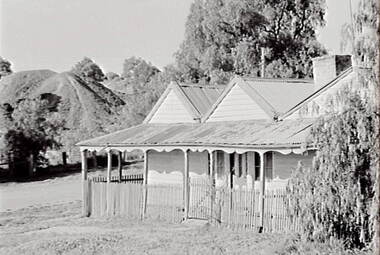 Negative - Happy Valley Bendigo - House - Mullock Heaps, Allan Doney, 1950 -1970