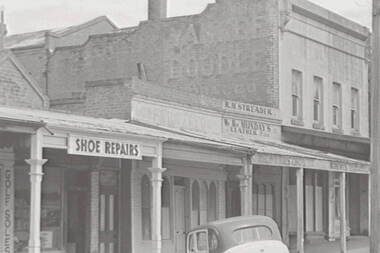 Negative - View Street Bendigo - Businesses - Shoe Repairs, Allan Doney, 1950 -1970