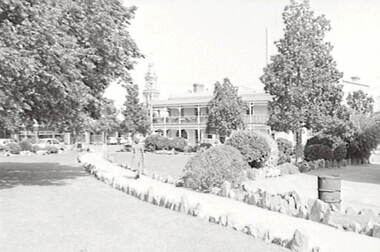 Negative - Metropolitan Hotel Bendigo - Post Office, Allan Doney, 1950 -1970
