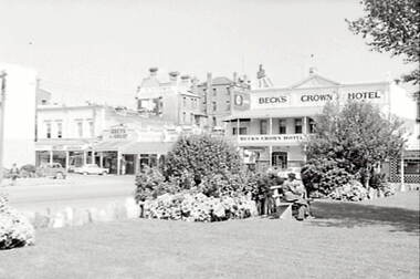 Negative - Hargreaves Street Bendigo - Town Hall Gardens - Becks Crown Hotel, Allan Doney, 1950 -1970