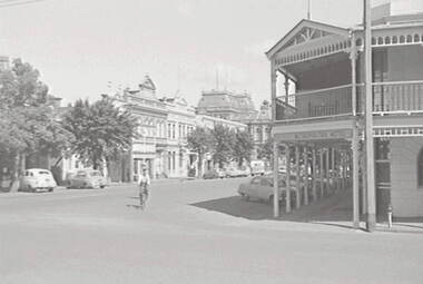 Negative - Bull Street Bendigo - Metropolitan Hotel, Allan Doney, 1950 -1970