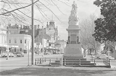 Negative - Gold Monument - Pall Mall Bendigo - Victorian Producers, Allan Doney, 1950 -1970