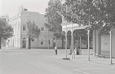 Negative - Iron Lacework - Niagara Hotel - Black Swan Hotel Bendigo, Allan Doney, 1950 -1970