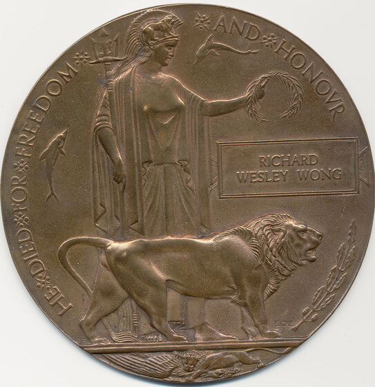 Close up of Dead Man's penny, inscribed with the name Richard Wesley Wong and the words 'He died for freedom and honour’.