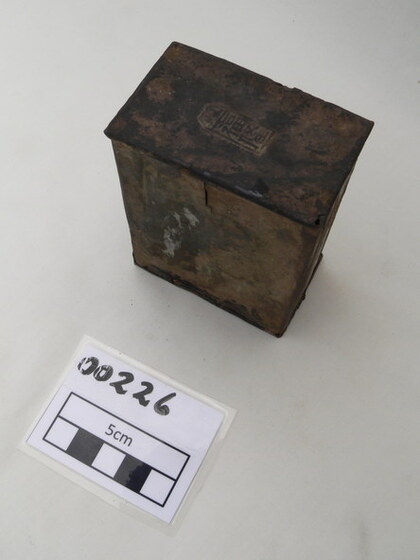 Metal tin