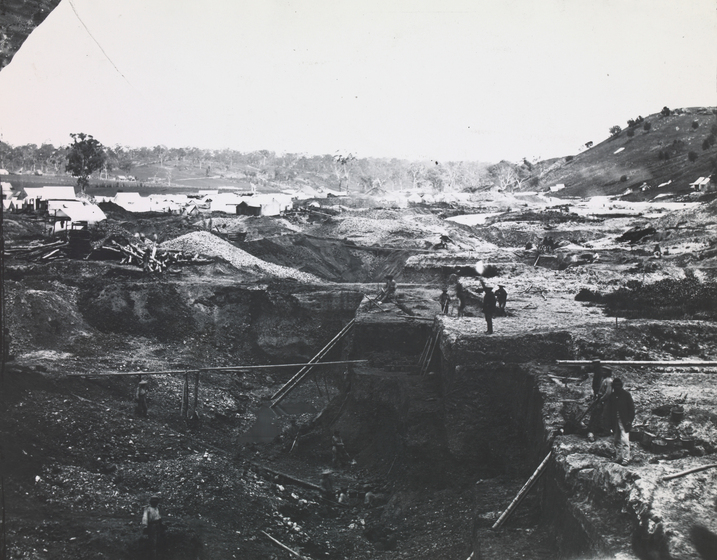 Men goldmining