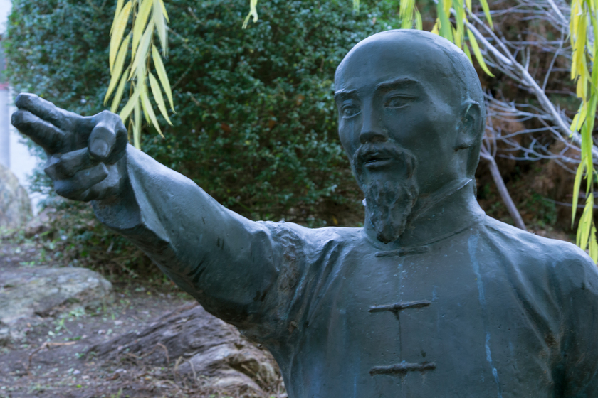 Sculpture of a man pointing his arm outward