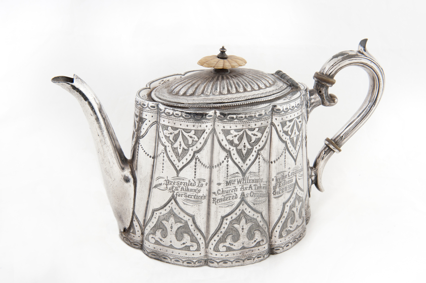 Teapot with engravings on the outside