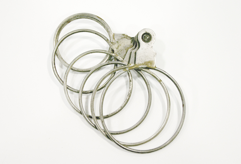 Set of six conjoined graduated metal rings.