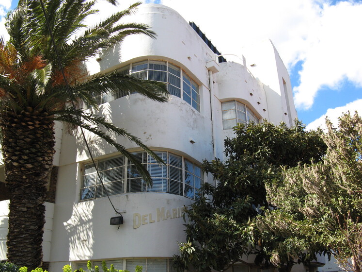 Colour photograph of an Art Deco apartment block.