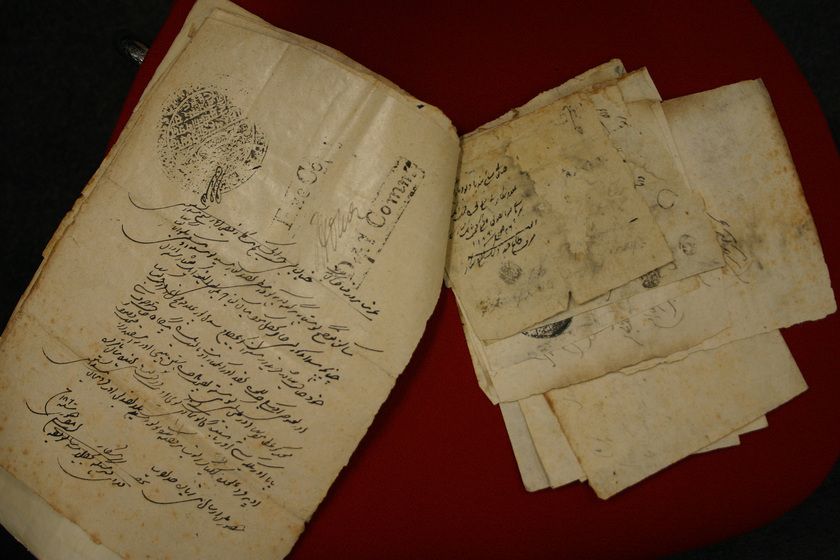 Page of ink pen cursive handwriting on an aged piece of paper. The writing is in a language other than English.